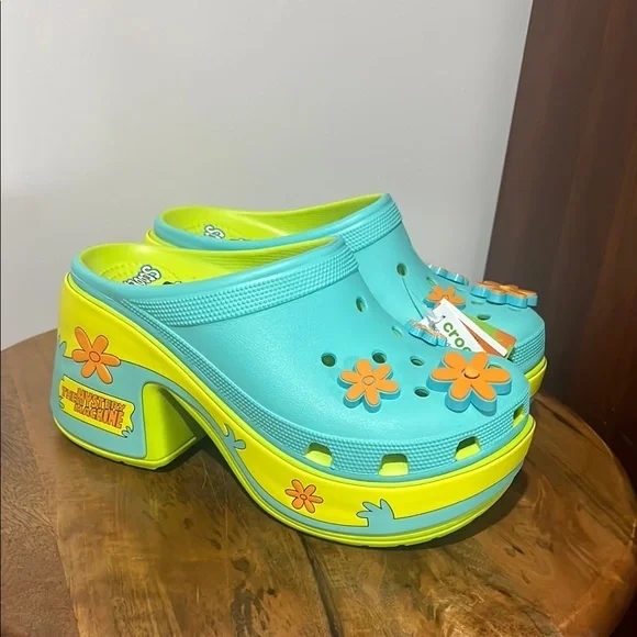 Siren Crocs Scooby Doo Clogs Size 9 - Picture 1 of 11